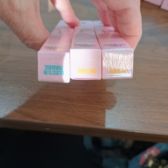 Bundle Of Jeffree Star Concealer, Lipsticks And Lip Gloss - Picture 3 of 7